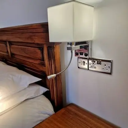 Exclusive Tek Büyük Yataklı Oda