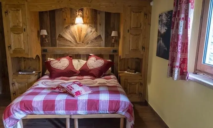 Tek Büyük veya İki Ayrı Yataklı Oda, Dağ Manzaralı