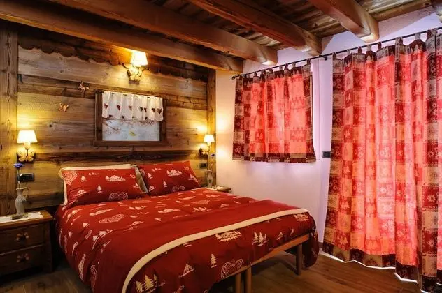 Tek Büyük veya İki Ayrı Yataklı Oda, Dağ Manzaralı