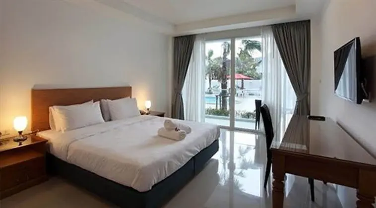 Deluxe Room with Pool view