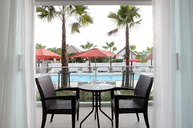 Deluxe Room with Pool view