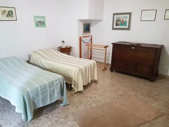 Tek Büyük veya İki Ayrı Yataklı Oda, Ortak Banyo