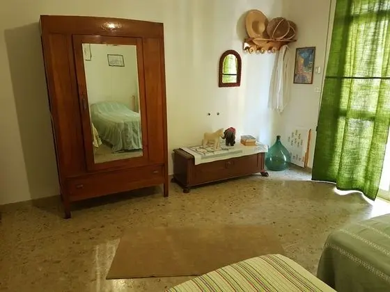 Tek Büyük veya İki Ayrı Yataklı Oda, Ortak Banyo