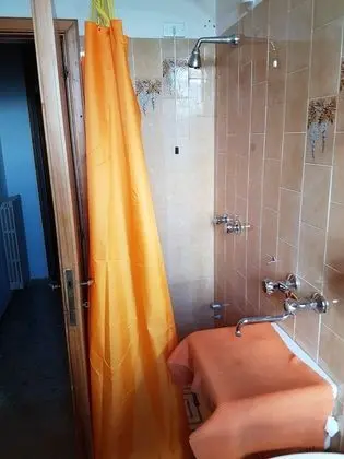 Tek Büyük veya İki Ayrı Yataklı Oda, Ortak Banyo