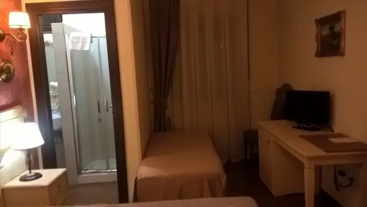 Üç Kişilik Oda