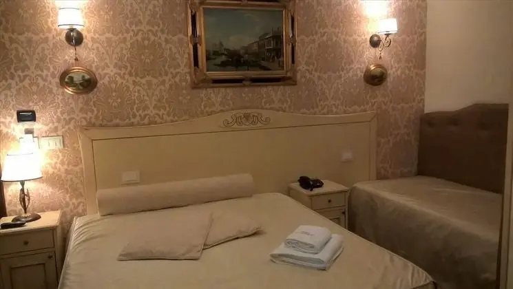 Üç Kişilik Oda