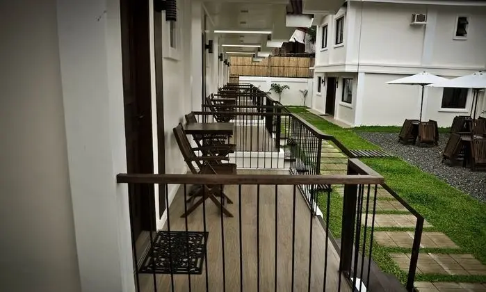 Üç Kişilik Oda, Balkon