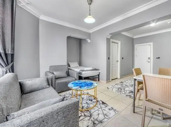 Apart Oda, Kara veya Havuz Manzaralı, Balkonlu