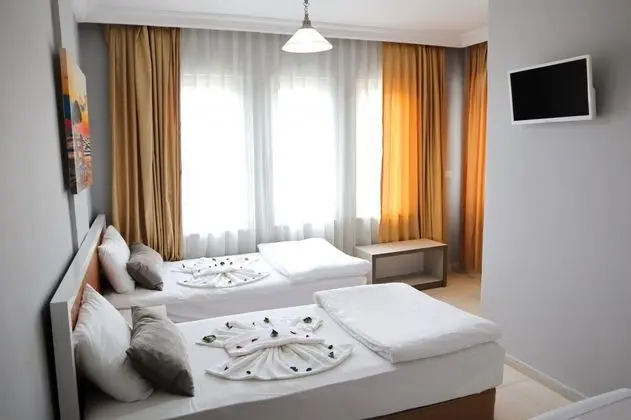 Standart Oda, Kara veya Havuz Manzaralı, Balkonlu