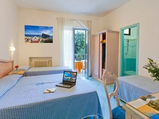 Standard Dört Kişilik Oda, Balkon