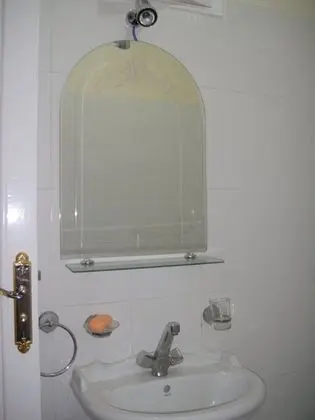 Üç Kişilik Oda