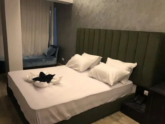 Büyük Yataklı Tek Kişilik Oda