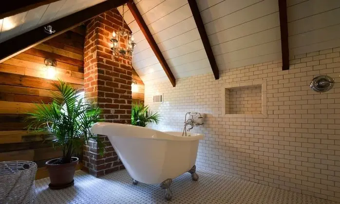 Oda, Özel Banyo (Cardinal Branch)