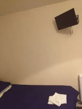 İki Ayrı Yataklı Oda, Ortak Banyo