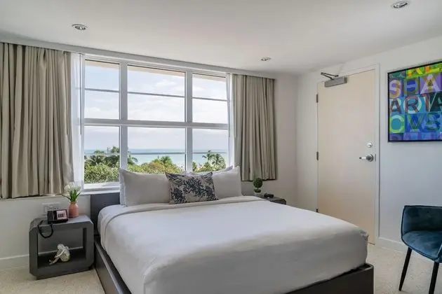 Oceanfront Room - 1 King Bed