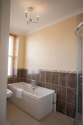 Executive Tek Büyük veya İki Ayrı Yataklı Oda, Banyolu/Duşlu
