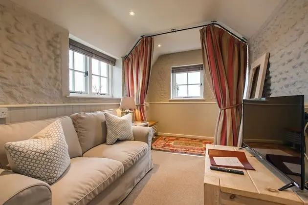 Tek Büyük Yataklı Oda, Banyolu/Duşlu, Bahçe Manzaralı (Long House)