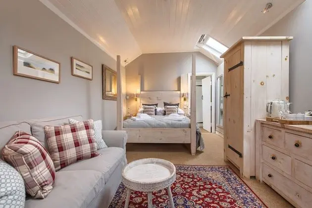 Tek Büyük Yataklı Oda, Banyolu/Duşlu, Bahçe Manzaralı (Long House)
