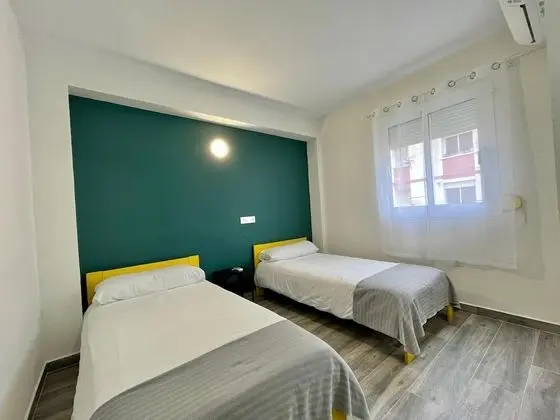 İki Ayrı Yataklı Oda, Ortak Banyo
