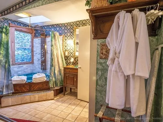 Süit, Özel Banyo (Alfred Lord Tennyson 1880s Cliff Cot.)