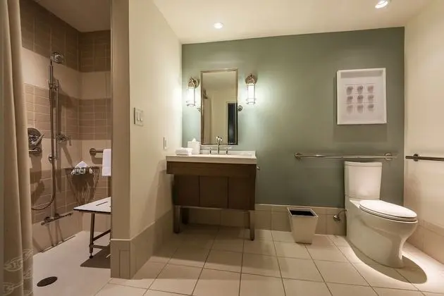 Oda, Birden Çok Yatak, Okyanusa Sıfır (Oceanfront with Two Kings ADA)