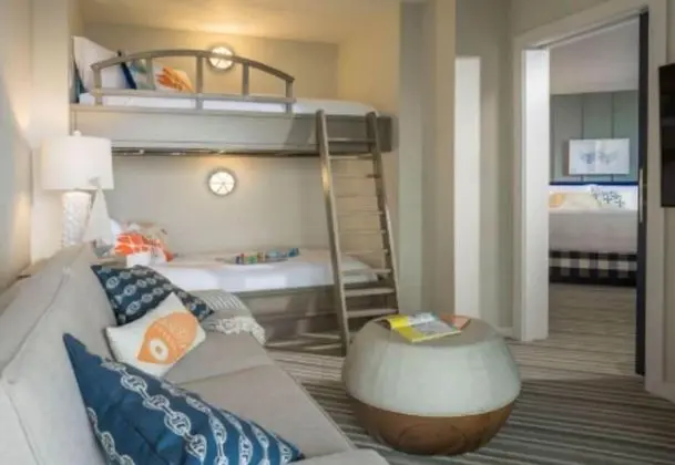 Süit (Sleepaway Bunk Suite)