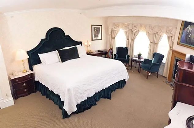 Zalmon Simmons Suite