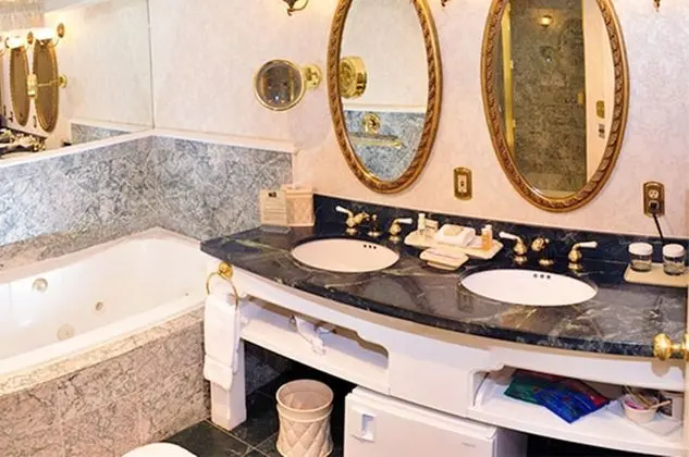 Zalmon Simmons Suite