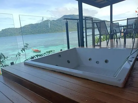 2 Bedroom Jacuzzi Suite Family Ocean View