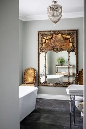 Estate Room