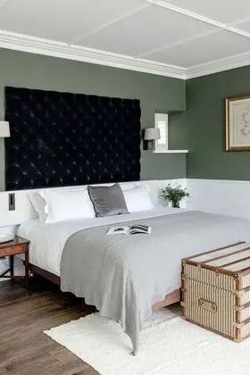 Lilypond Room