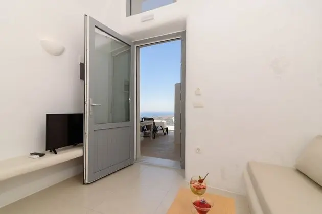 Deluxe Suite with Caldera View and Private Jacuzzi