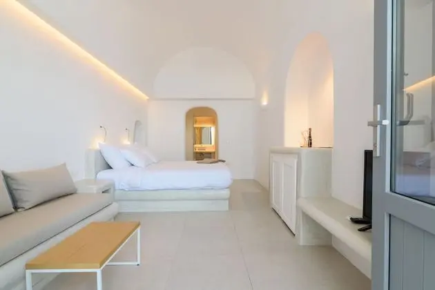 Deluxe Suite with Caldera View and Private Jacuzzi