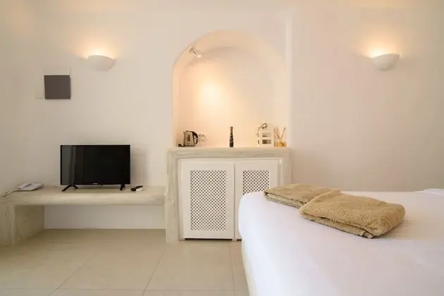 Deluxe Suite with Caldera View and Private Jacuzzi