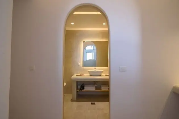 Deluxe Suite with Caldera View and Private Jacuzzi