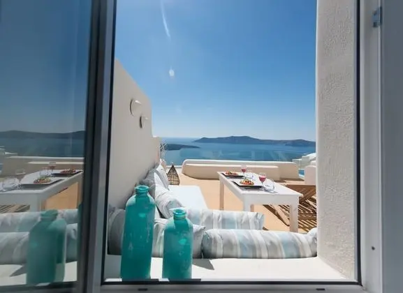 Deluxe Suite with Caldera View and Private Jacuzzi