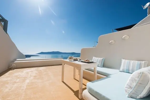 Deluxe Suite with Caldera View and Private Jacuzzi
