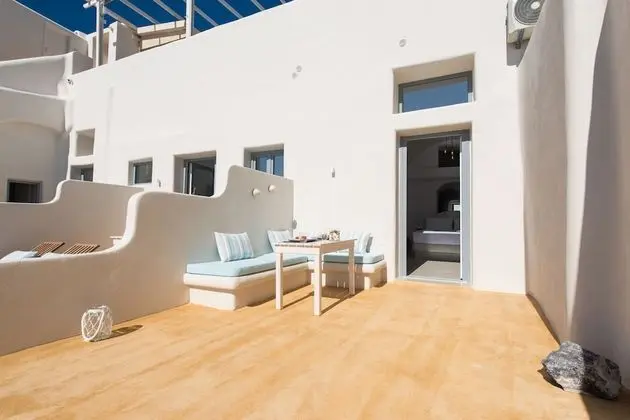 Deluxe Suite with Caldera View and Private Jacuzzi