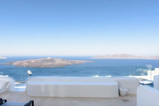 Deluxe Suite with Caldera View and Private Jacuzzi