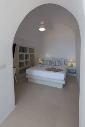 Deluxe Suite with Caldera View and Private Jacuzzi