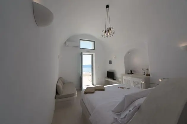 Deluxe Suite with Caldera View and Private Jacuzzi