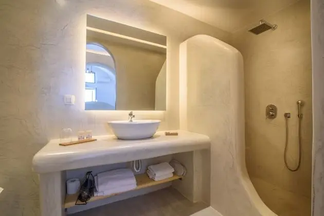Deluxe Suite with Caldera View and Private Jacuzzi