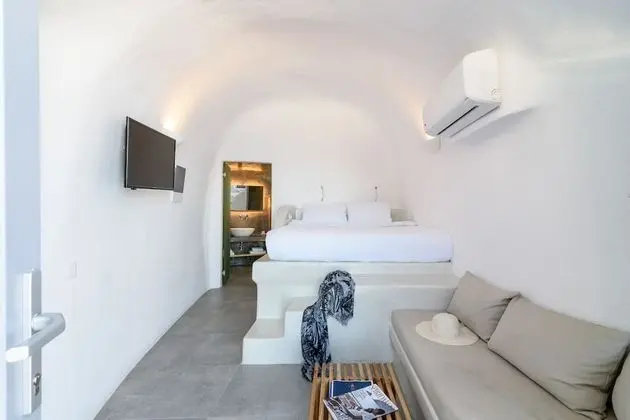 Junior Suite with Caldera View and Private Jacuzzi - A-