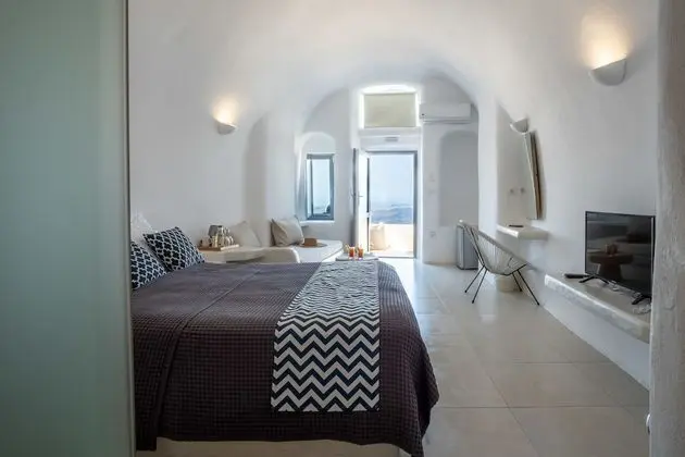 Superior Suite with Caldera View and Private Jacuzzi