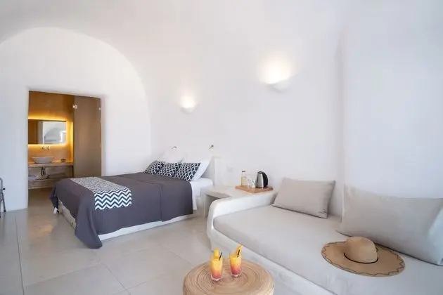 Superior Suite with Caldera View and Private Jacuzzi