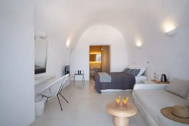 Superior Suite with Caldera View and Private Jacuzzi