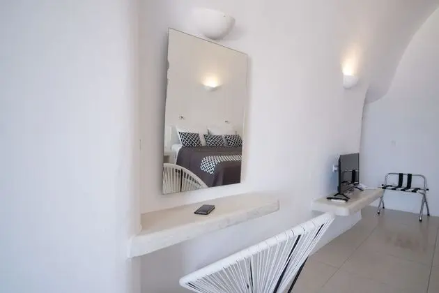 Superior Suite with Caldera View and Private Jacuzzi