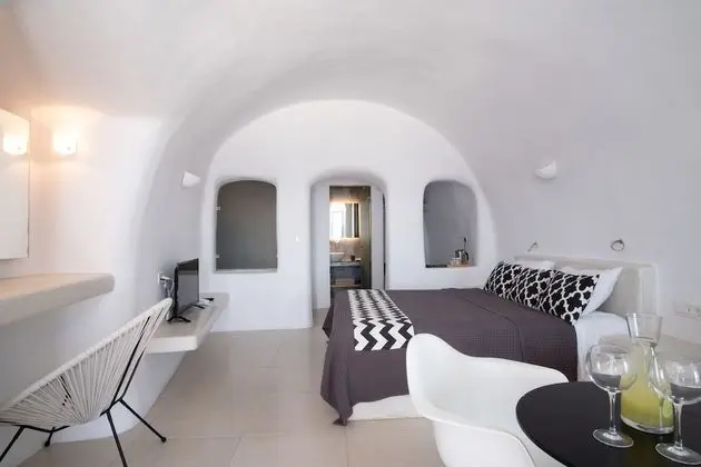 Superior Suite with Caldera View and Private Jacuzzi