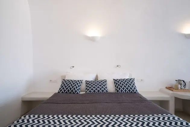 Superior Suite with Caldera View and Private Jacuzzi