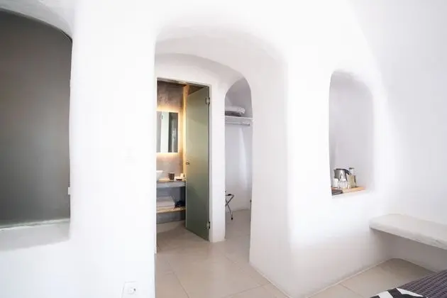 Superior Suite with Caldera View and Private Jacuzzi